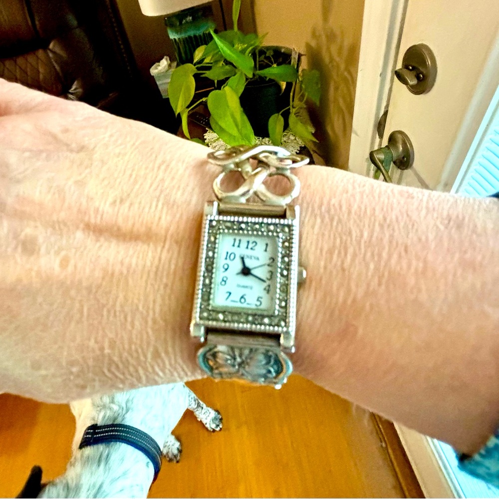 💕💕UNIQUE LADIES BRACELET WATCH💕💕💕